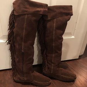 Minnetonka moccasin boot